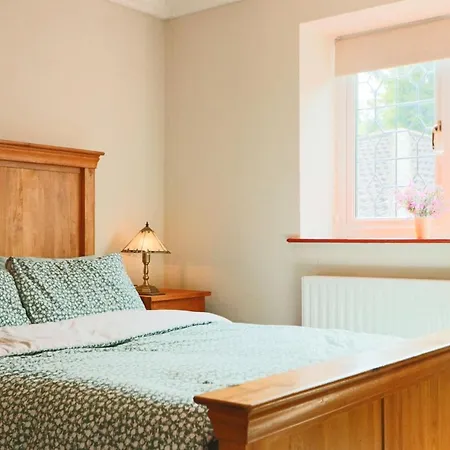 Semesterbostad Idyllic Vine Farmhouse *