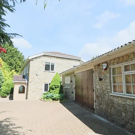 Idyllic Vine Farmhouse *