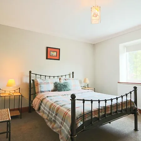 Idyllic Vine Farmhouse Bristol